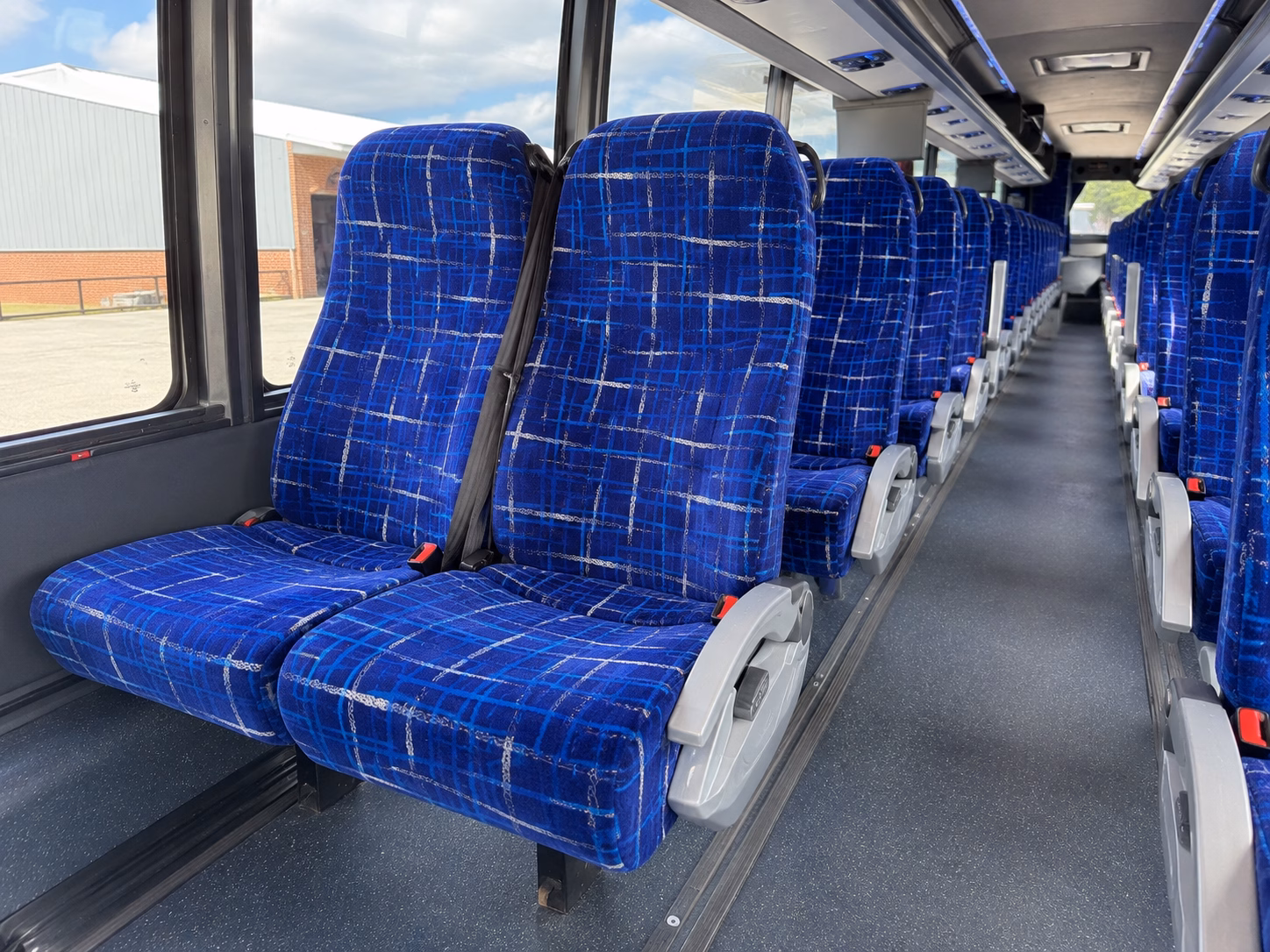 charter bus pickups and drop offs at seattle tacoma international airport sea